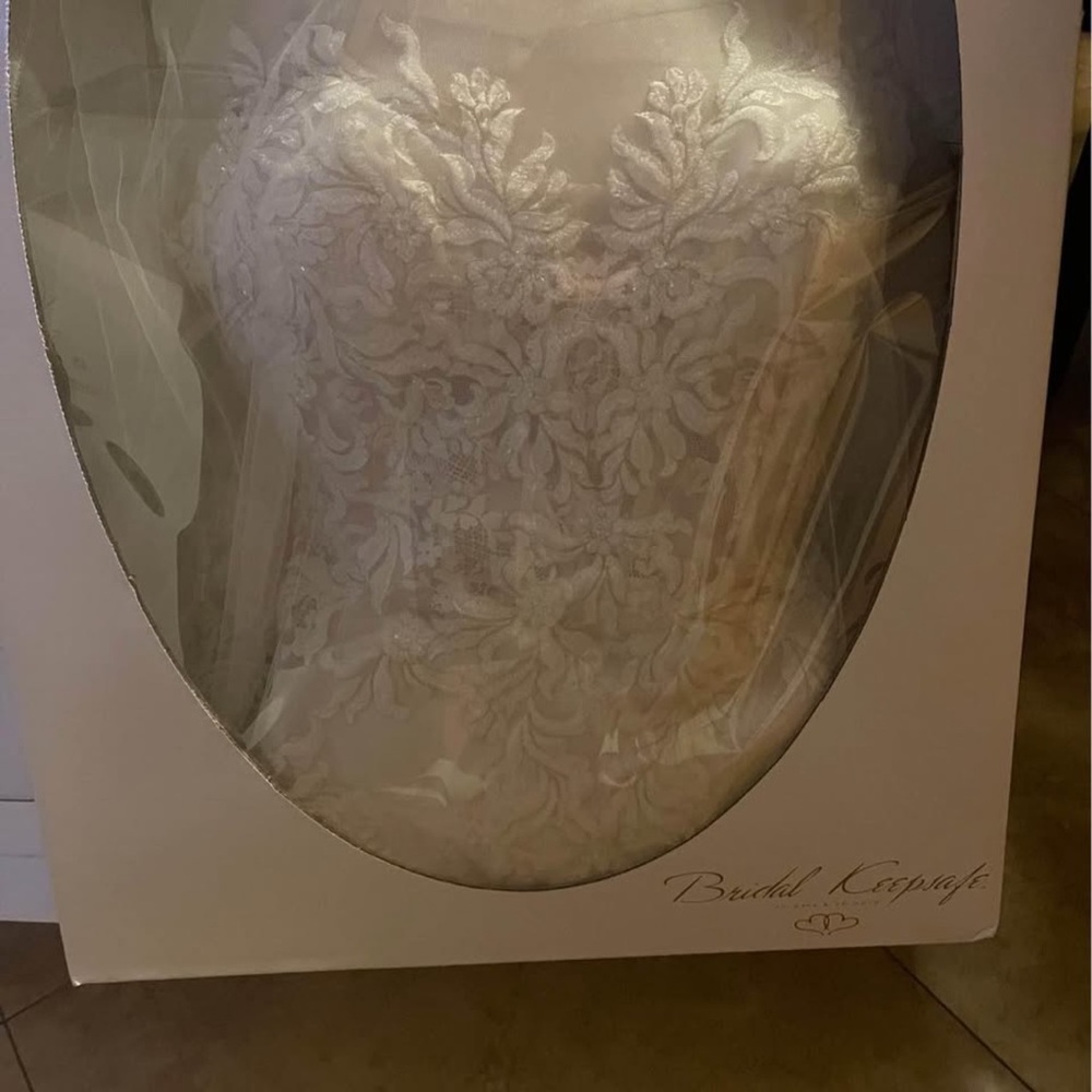 Elegant Ivory Wedding Dress